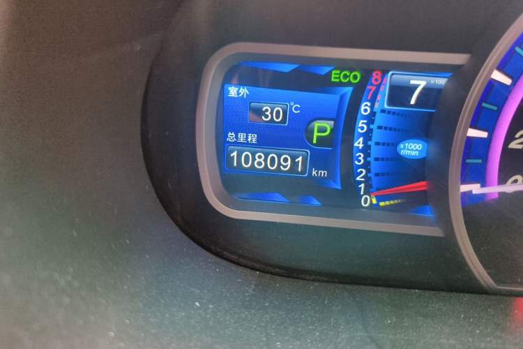 Used BYD S6 2014 2.4L Automatic Prestige 5-Seater Odometer Close Up