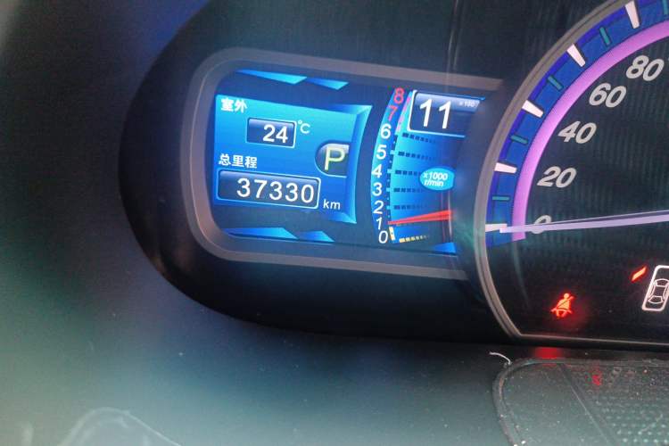 Used BYD S6 2014 2.4L Automatic Prestige 5-Seater Odometer Close Up