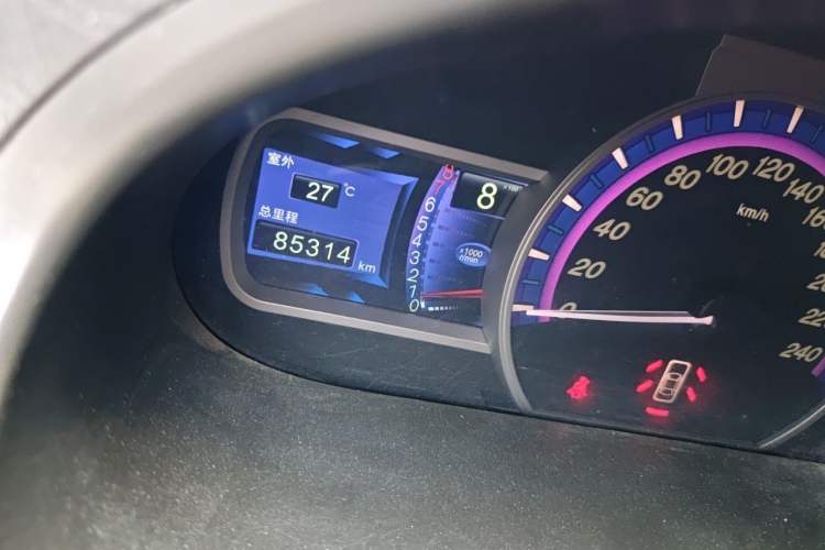 Used BYD S6 2014 2.0L Manual Luxury 5-Seater Odometer Close Up