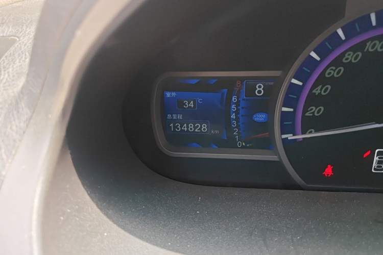 Used BYD S6 2014 2.0L Manual Luxury 5-Seater Odometer Close Up