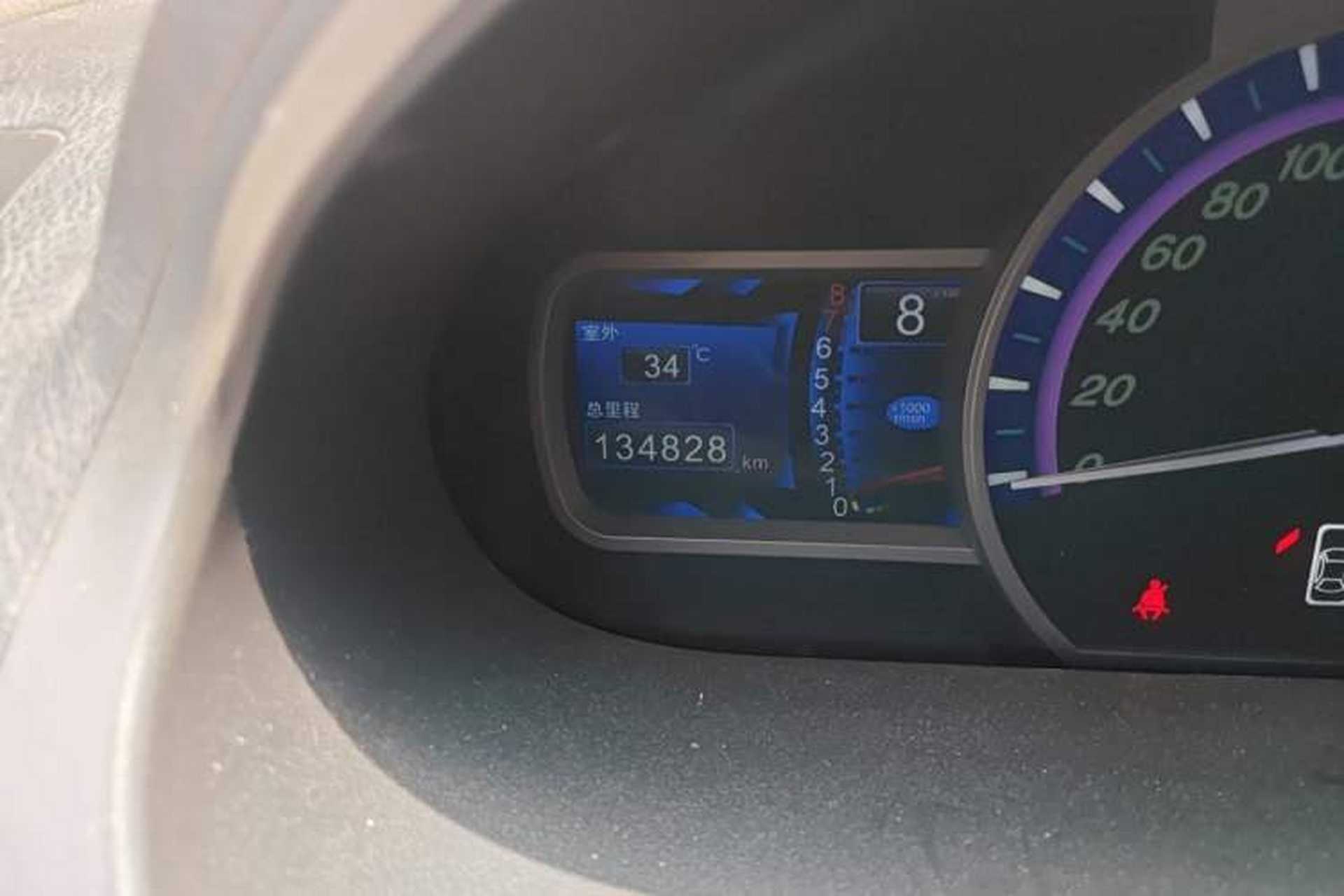 Used BYD S6 2014 2.0L Manual Luxury 5-Seater Odometer Close Up