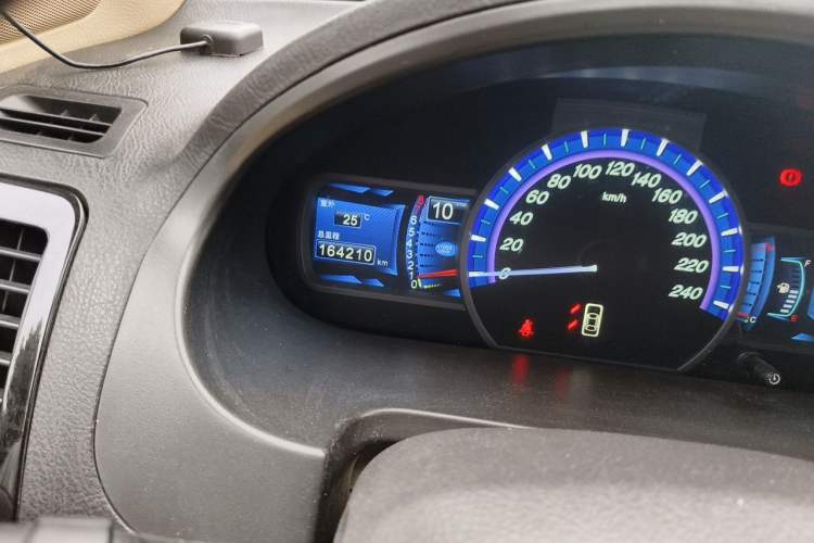 Used BYD S6 2014 2.0L Manual Luxury 5-Seater Odometer Close Up