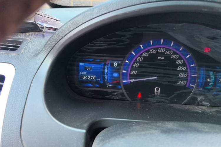 Used BYD S6 2014 2.0L Manual Luxury 5-Seater Odometer Close Up