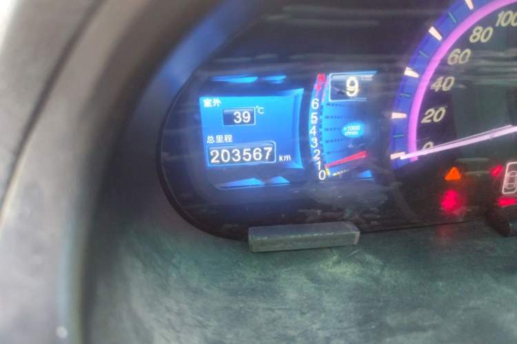 Used BYD S6 2014 2.0L Manual Luxury 5-Seater Odometer Close Up