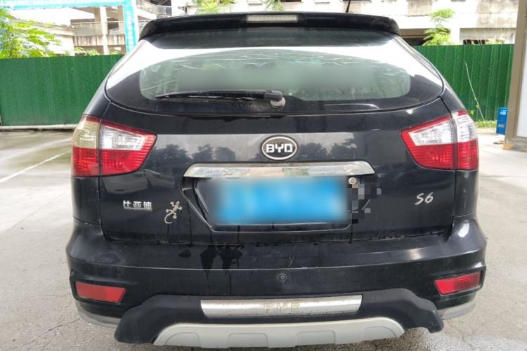 Used BYD S6 2014 2.0L Manual Luxury 5-Seater Rear