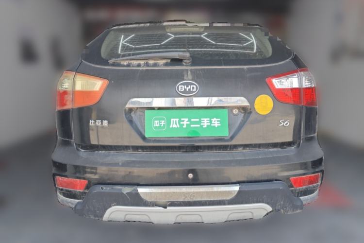 Used BYD S6 2014 2.0L Manual Luxury 5-Seater Rear