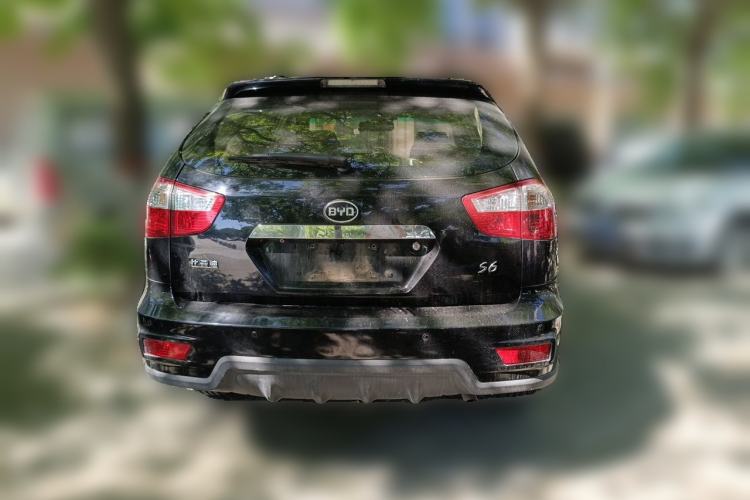 Used BYD S6 2014 2.0L Manual Luxury 5-Seater Rear