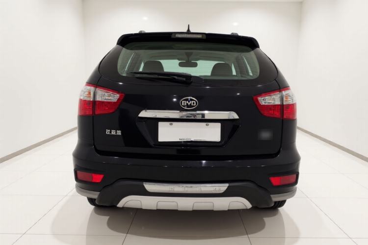 Used BYD S6 2014 2.0L Manual Luxury 5-Seater Rear