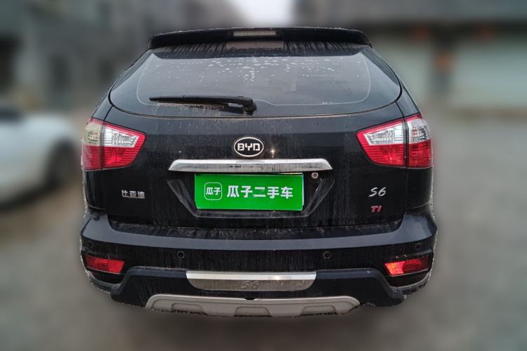Used BYD S6 2014 1.5TI Manual Luxury 7-Seater Rear