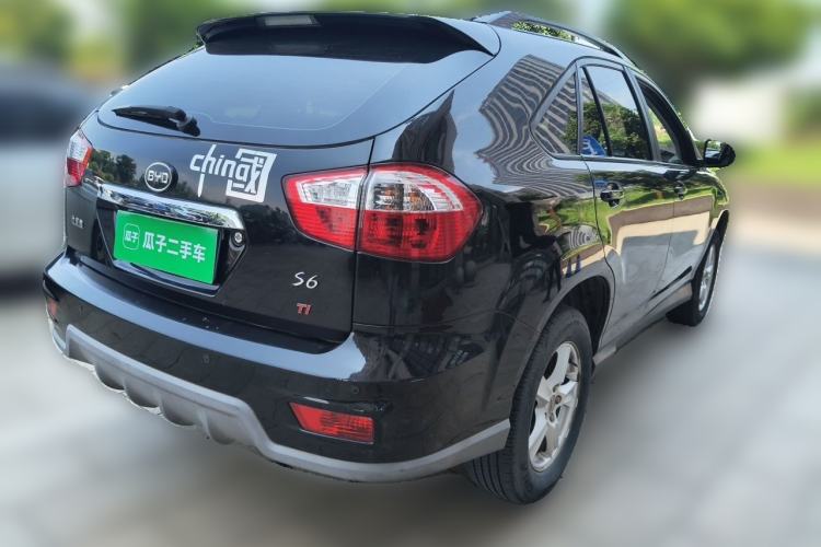 Used BYD S6 2014 1.5TI Manual Luxury 7-Seater Rear Right 45 Deg