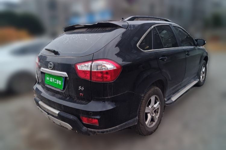 Used BYD S6 2014 1.5TI Manual Luxury 7-Seater Rear Right 45 Deg