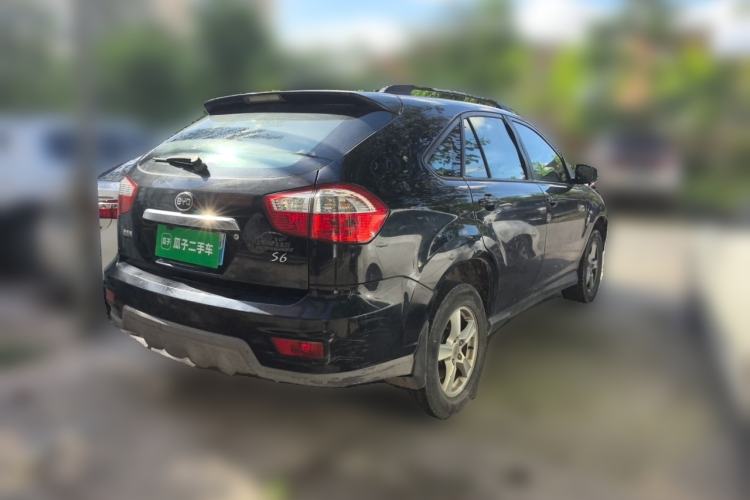 Used BYD S6 2014 2.0L Manual Luxury 5-Seater Rear Right 45 Deg