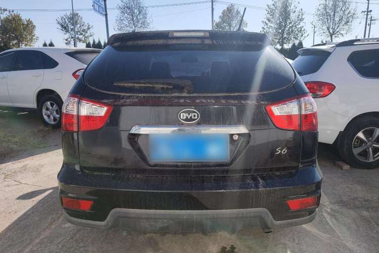 Used BYD S6 2014 2.0L Manual Luxury 5-Seater Rear