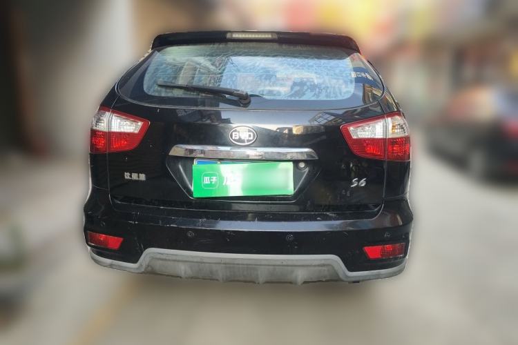Used BYD S6 2014 2.0L Manual Luxury 5-Seater Rear