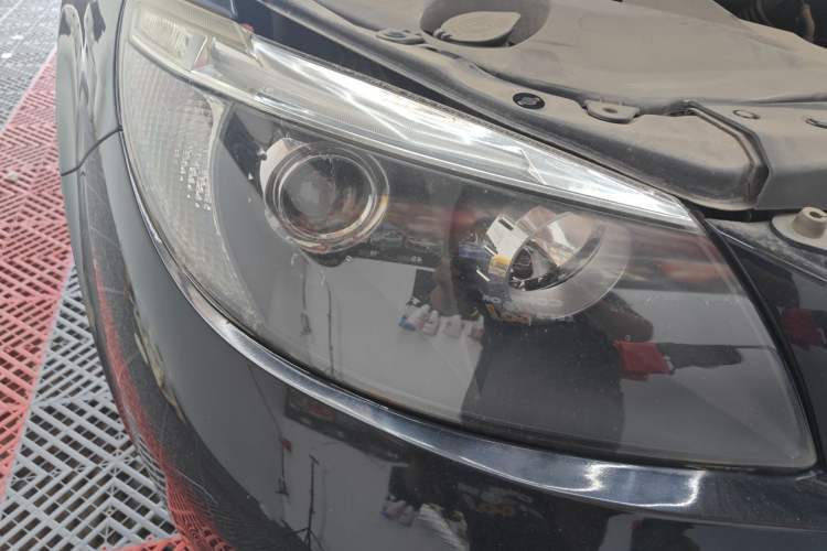 Used BYD S6 2014 2.0L Manual Luxury 5-Seater Right Front Headlight