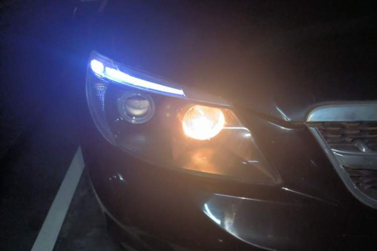 Used BYD S6 2014 2.0L Manual Luxury 5-Seater Right Front Headlight