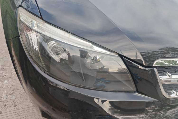 Used BYD S6 2014 2.0L Manual Elite Version 5 Seats Right Front Headlight