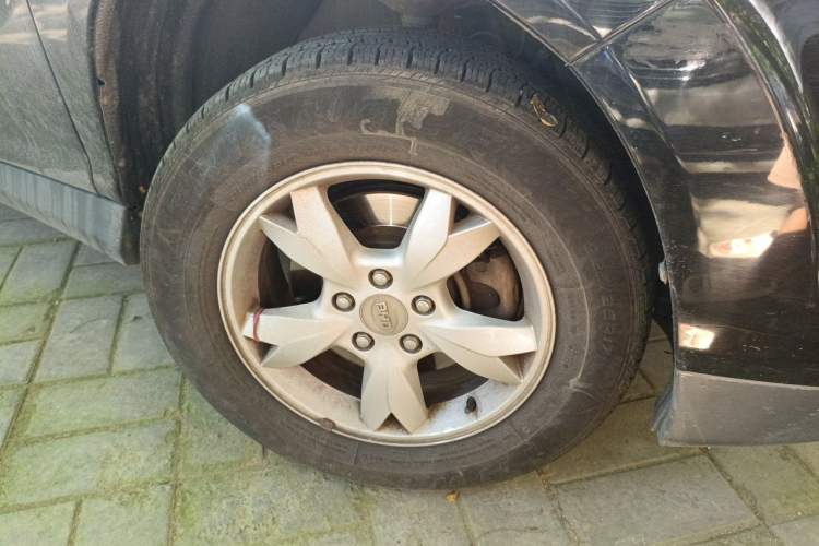 Used BYD S6 2014 2.0L Manual Luxury 5-Seater Right Front Wheel Hub