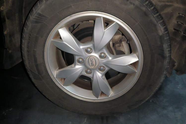 Used BYD S6 2014 2.0L Manual Luxury 5-Seater Right Front Wheel Hub