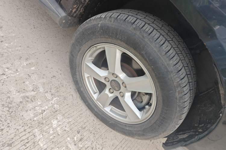Used BYD S6 2014 2.0L Manual Elite Version 5 Seats Right Front Wheel Hub