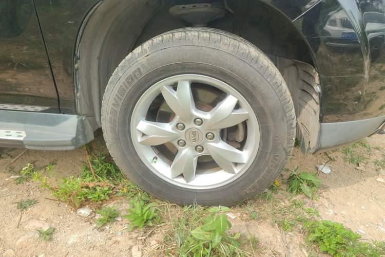 Used BYD S6 2014 2.0L Manual Luxury 5-Seater Right Front Wheel Hub