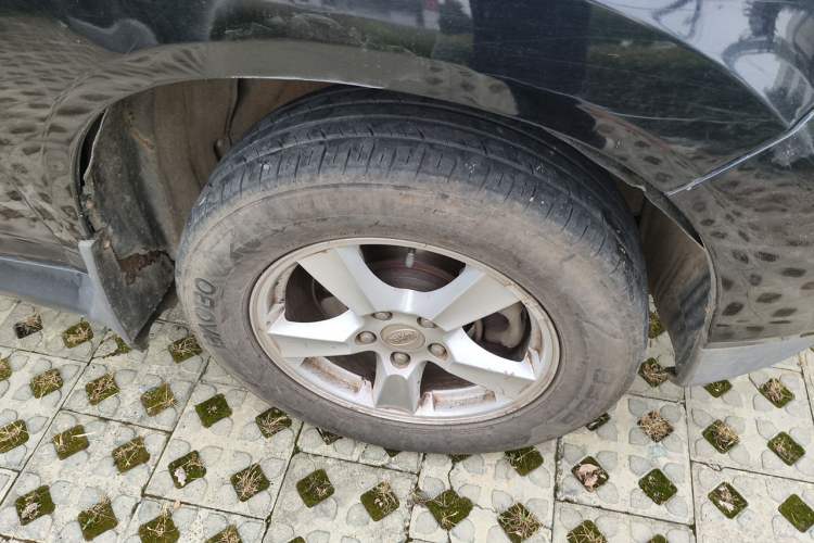 Used BYD S6 2014 2.0L Manual Luxury 5-Seater Right Front Wheel Hub