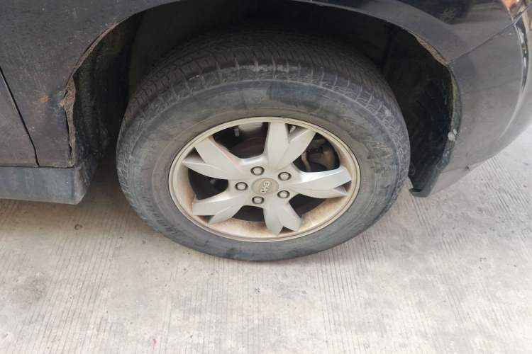 Used BYD S6 2014 2.0L Manual Luxury 5-Seater Right Front Wheel Hub