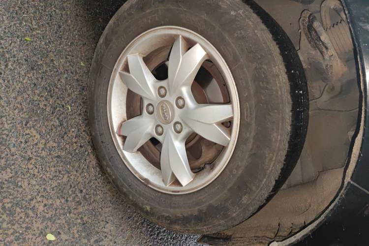 Used BYD S6 2014 2.0L Manual Luxury 5-Seater Right Front Wheel Hub