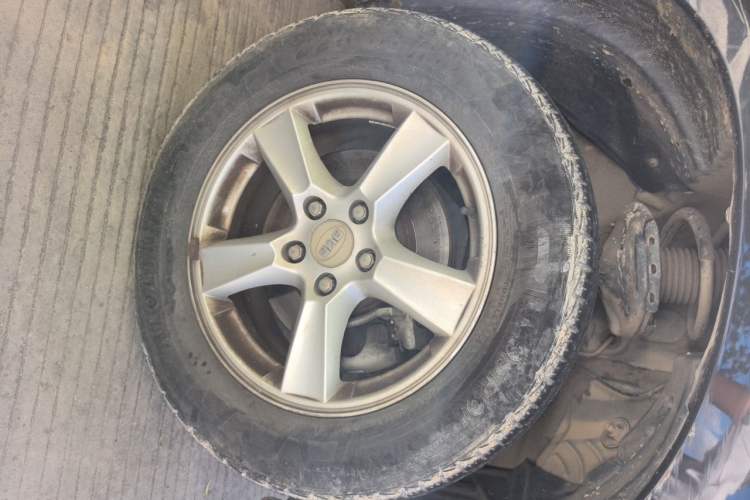 Used BYD S6 2014 2.0L Manual Luxury 5-Seater Right Front Wheel Hub