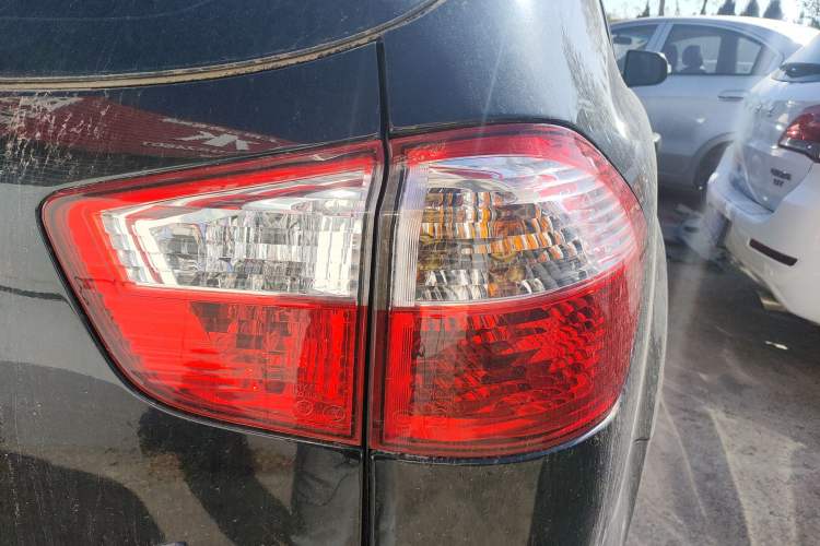 Used BYD S6 2014 2.0L Manual Luxury 5-Seater Right Rear Taillight