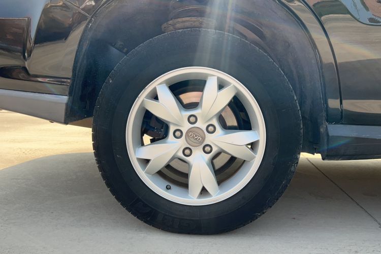 Used BYD S6 2014 2.0L Manual Luxury 5-Seater Right Rear Wheel Hub