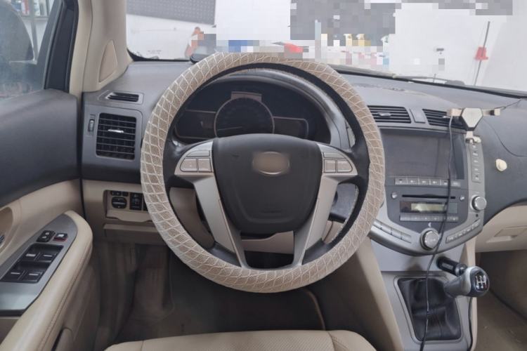 Used BYD S6 2014 2.0L Manual Luxury 5-Seater Steering Wheel