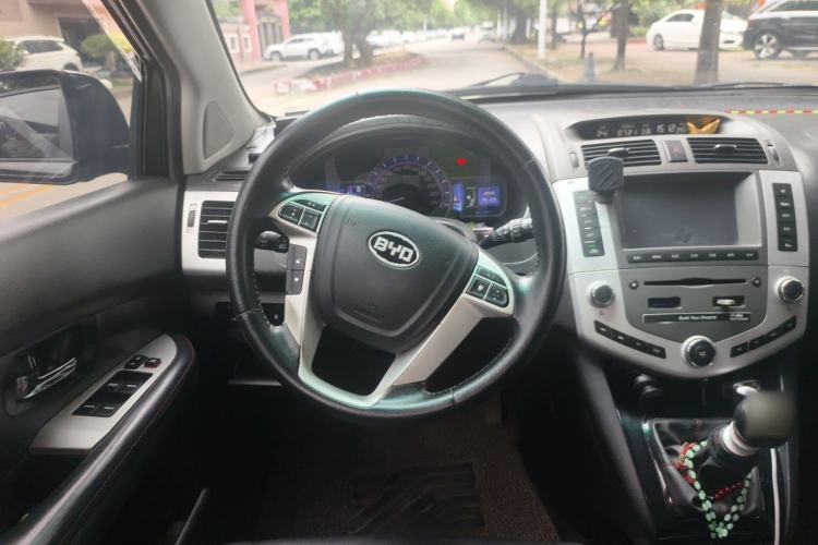 Used BYD S6 2014 1.5TI Manual Luxury 5-Seater Steering Wheel