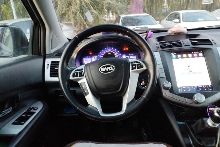 Used BYD S6 2014 1.5TI Manual Luxury 5-Seater Steering Wheel