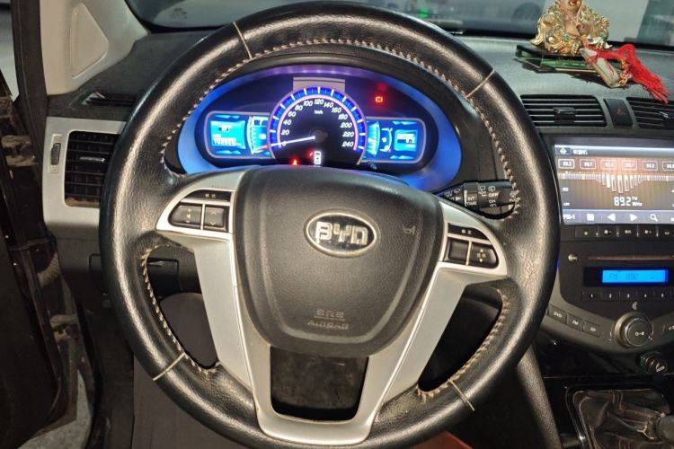 Used BYD S6 2014 2.0L Manual Luxury 5-Seater Steering Wheel
