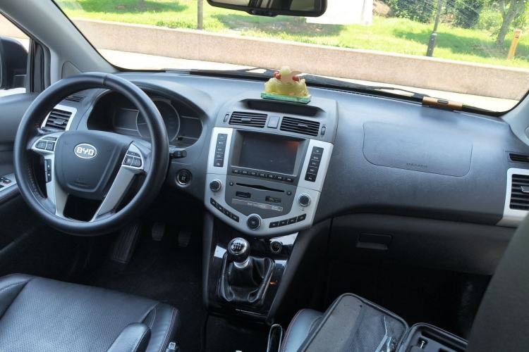 Used BYD S6 2014 1.5TI Manual Luxury 7-Seater Steering Wheel