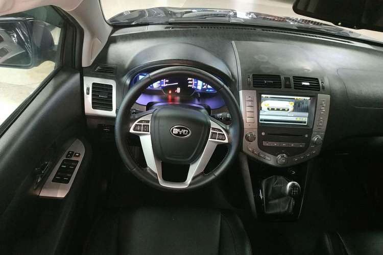 Used BYD S6 2014 2.0L Manual Luxury 5-Seater Steering Wheel