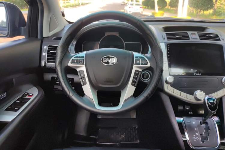 Used BYD S6 2014 2.4L Automatic Prestige 5-Seater Steering Wheel