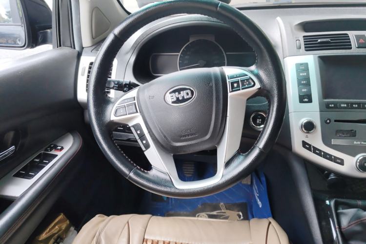 Used BYD S6 2014 1.5TI Manual Luxury 5-Seater Steering Wheel