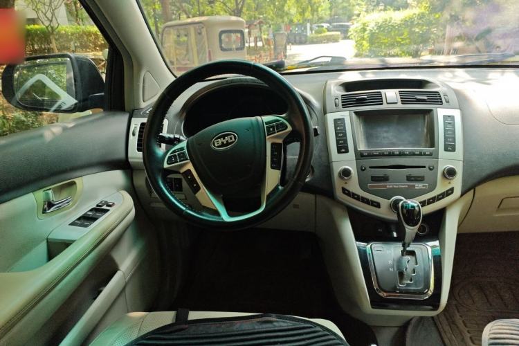 Used BYD S6 2014 2.4L Automatic Flagship 5-Seater Steering Wheel