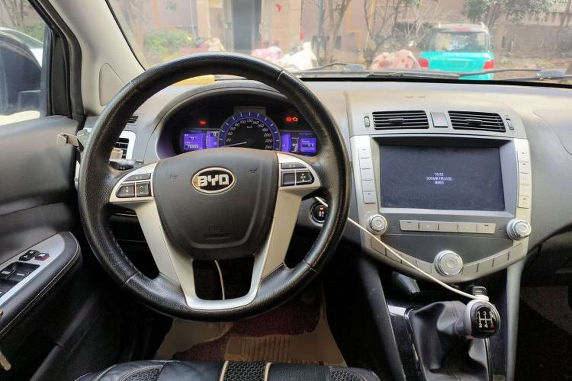 Used BYD S6 2014 2.0L Manual Luxury 5-Seater Steering Wheel