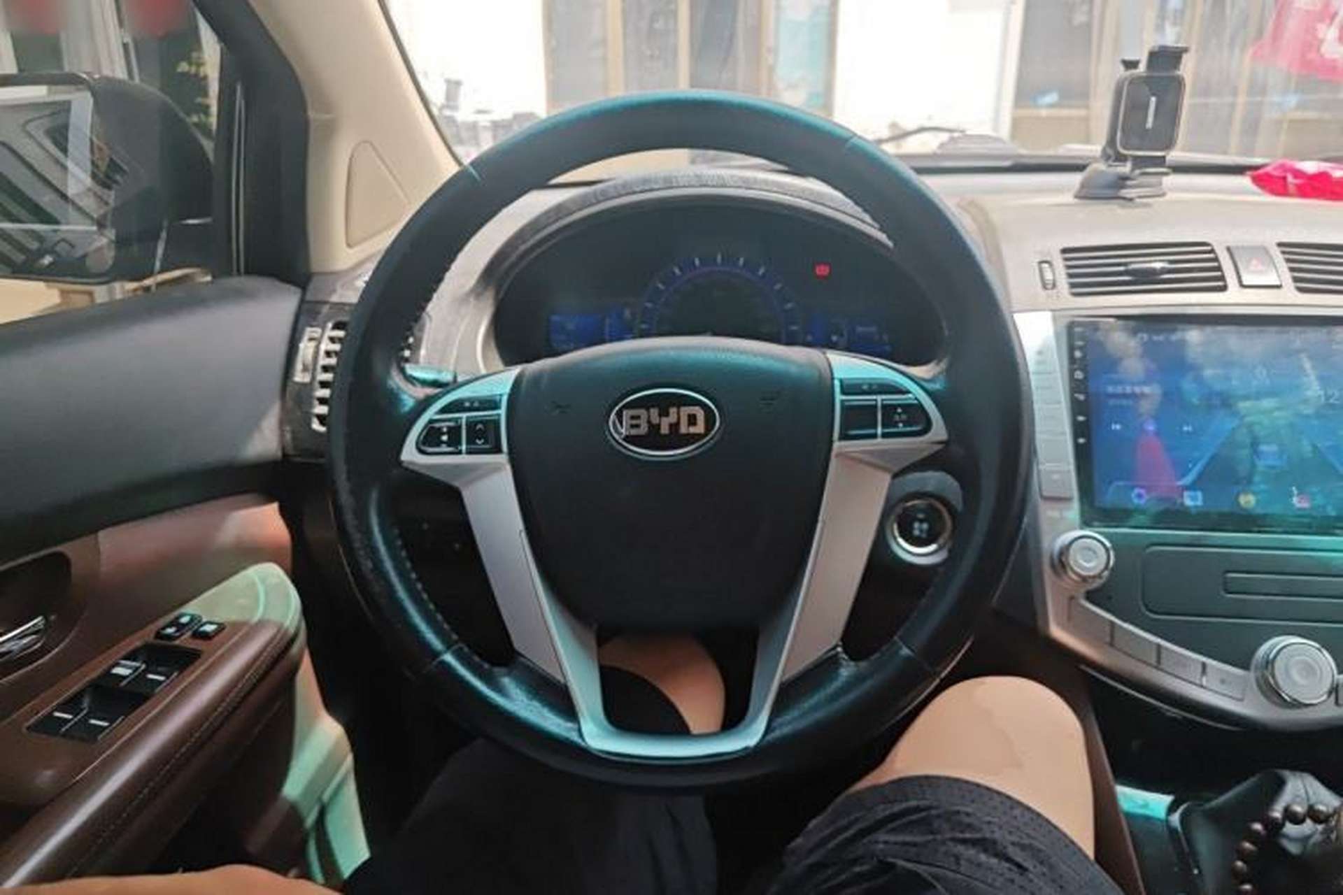 Used BYD S6 2014 2.0L Manual Luxury 5-Seater Steering Wheel