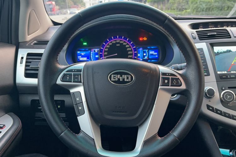 Used BYD S6 2014 1.5TI Manual Luxury 7-Seater Steering Wheel