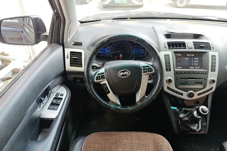 Used BYD S6 2014 1.5TI Manual Luxury 5-Seater Steering Wheel