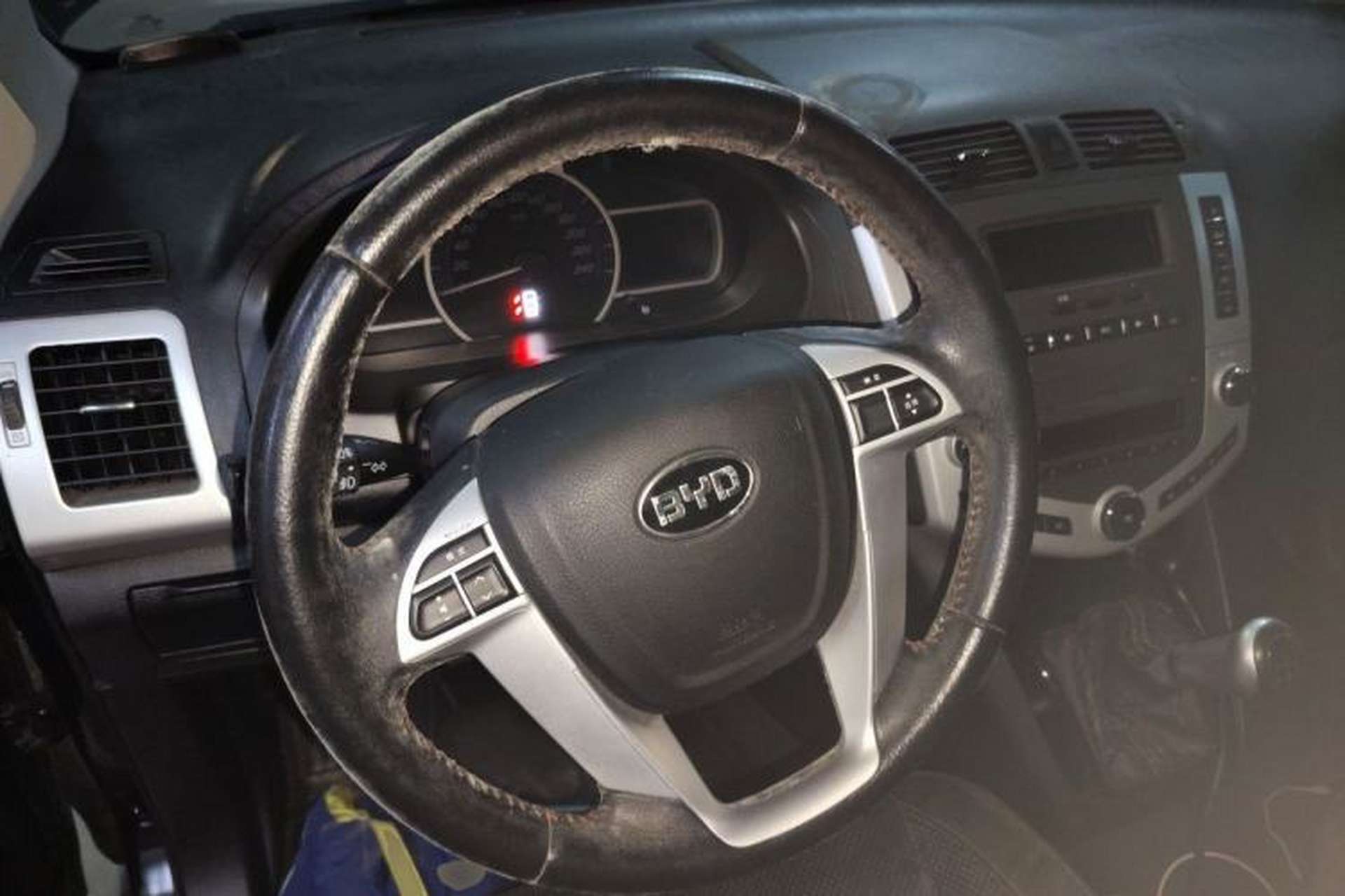 Used BYD S6 2014 2.0L Manual Luxury 7-Seater Steering Wheel