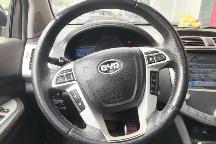 Used BYD S6 2014 2.4L Automatic Prestige 5-Seater Steering Wheel