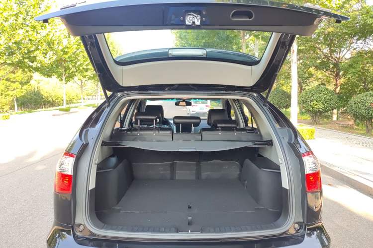 Used BYD S6 2014 2.4L Automatic Prestige 5-Seater Trunk