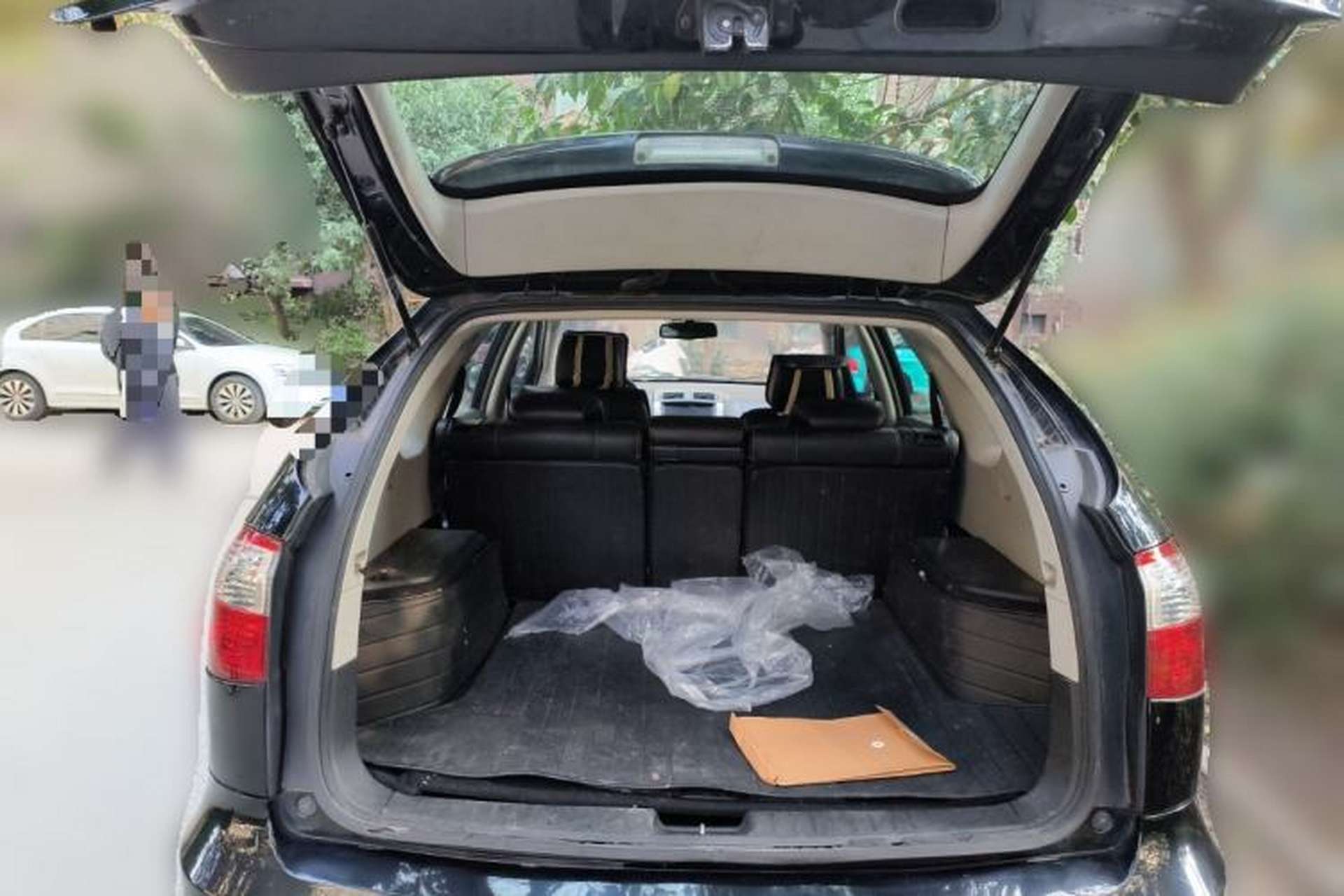 Used BYD S6 2014 2.0L Manual Luxury 5-Seater Trunk