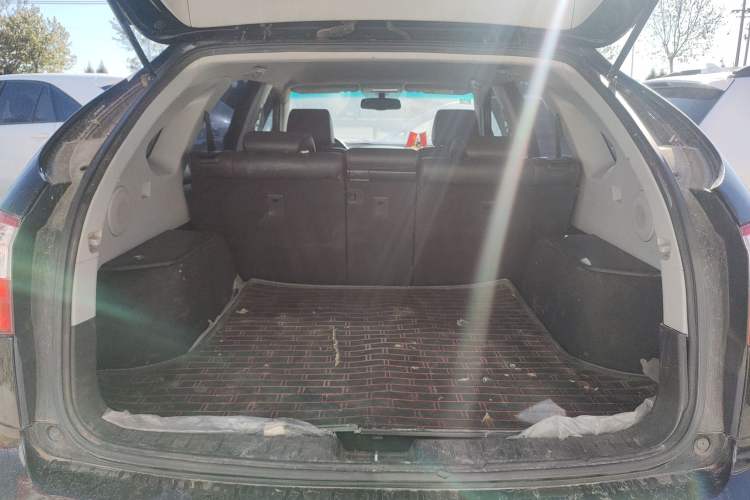 Used BYD S6 2014 2.0L Manual Luxury 5-Seater Trunk