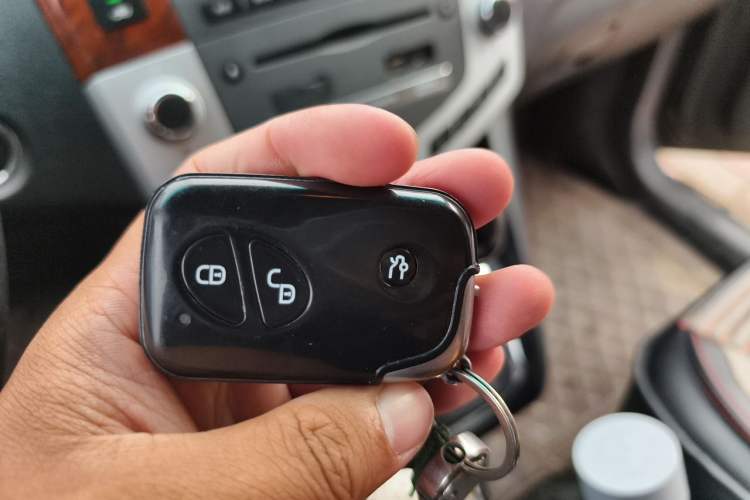 Used BYD S6 2014 2.4L Automatic Prestige 5-Seater Vehicle Key